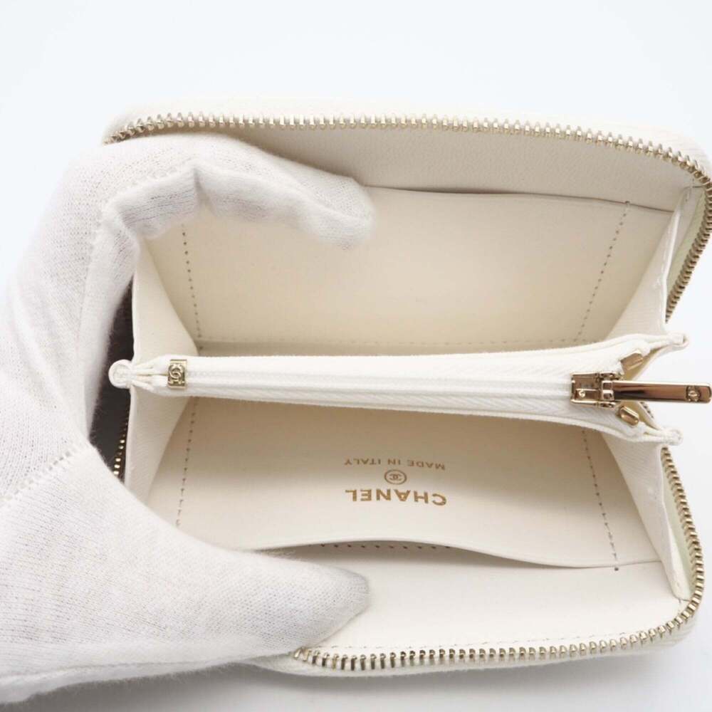 CHANEL Authentic White Lambskin Leather Wallet - Picture 9 of 12